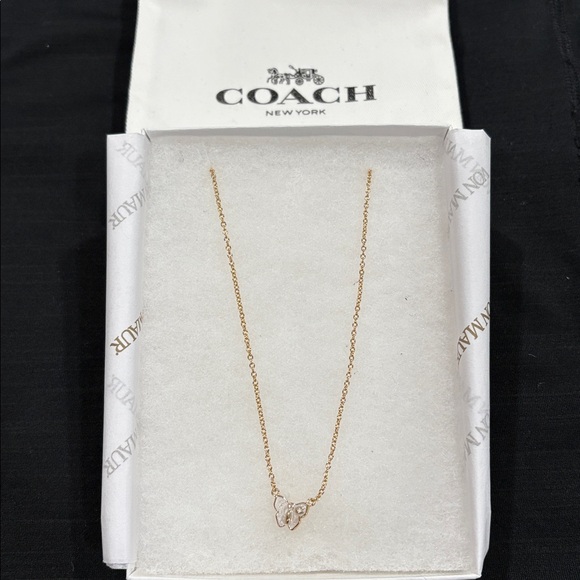 COACH
Signature Butterfly Short Pendant Necklace - Picture 11 of 15